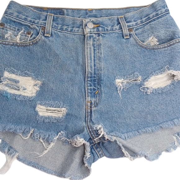 Levis 550 Sz 12 High-Rise Distressed 100% Cotton Cut Off Denim Shorts - Picture 2 of 13